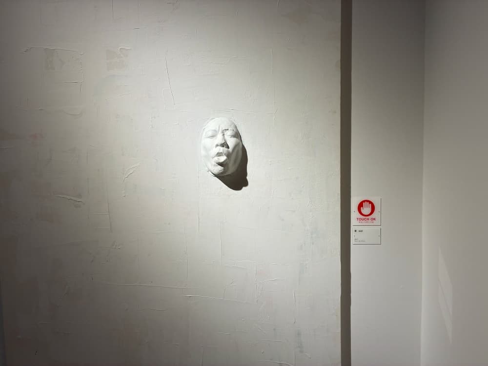 木梨憲武展 大阪 触れることができる展示作品（リアルな顔のオブジェ）