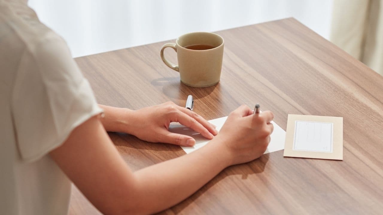 名乗った方がいい？ファンレターの書き出しマナー
