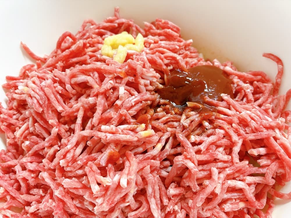 すべての材料をボウルに入れたところ