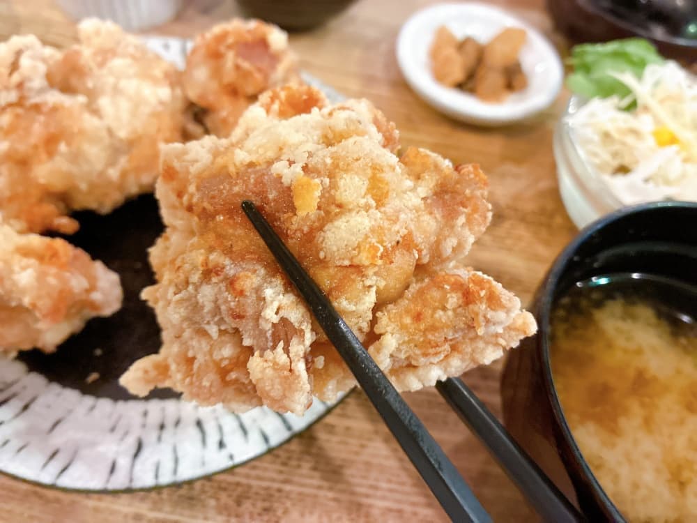 若鶏の旨味唐揚げ食べ放題定食
