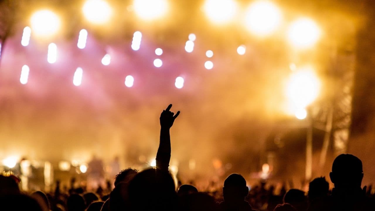 一人でライブに行くとき話しかける？話しかけられる？