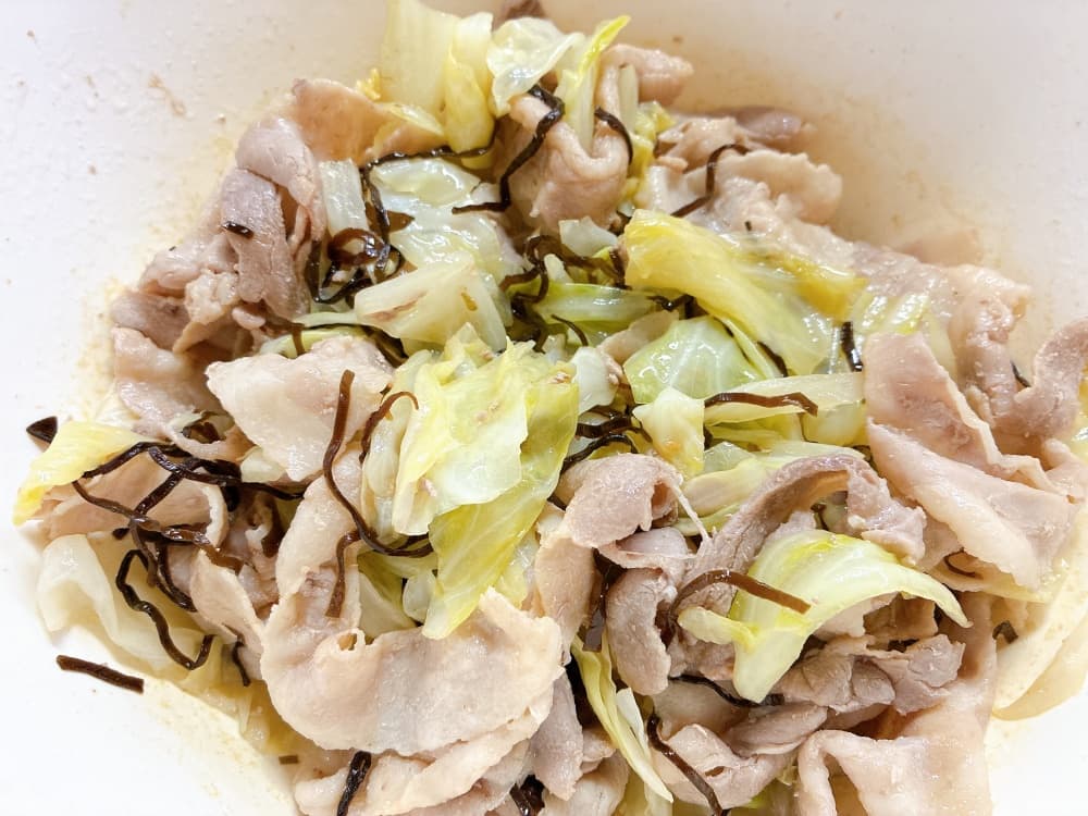 豚肉とキャベツの塩昆布あえ