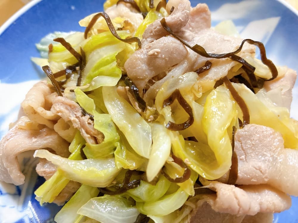 豚肉とキャベツの塩昆布あえ